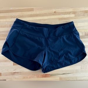 Lululemon 2.5“ Speed up Short Low Rise